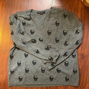 Skull cashmere gray v-neck
